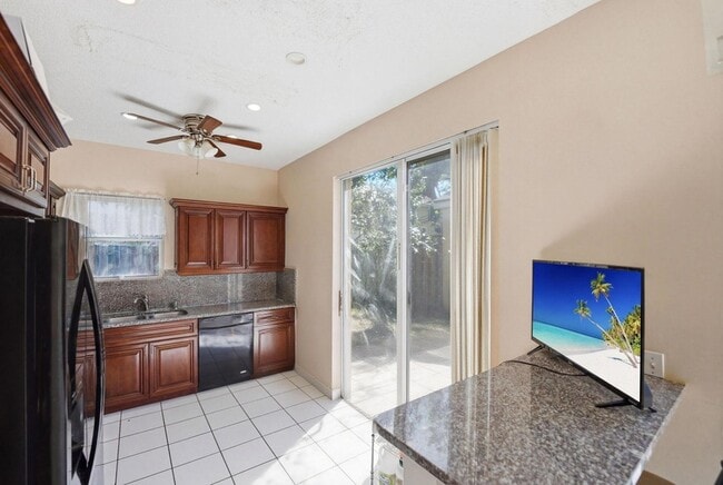 Building Photo - 1239 Sussex St