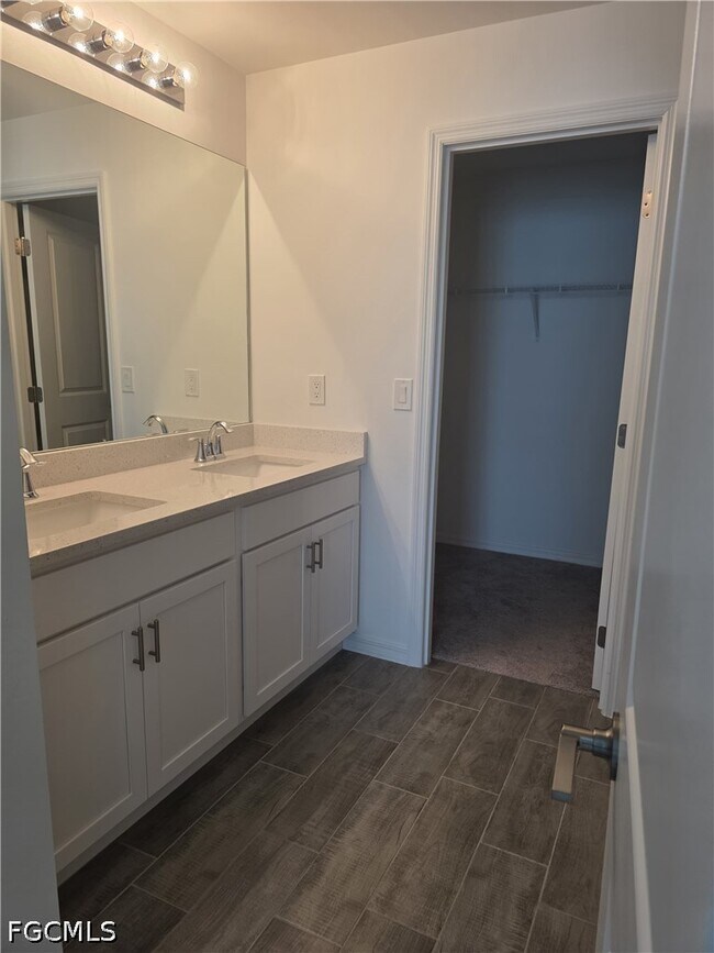 Building Photo - 408 NW 31st Pl