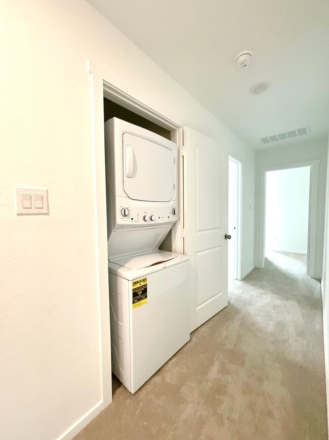 Building Photo - **APPLICATION RECEIVED** Modern 3-Bed, 2.5-Bath Home with Included Internet & Fenced Backyard in ...