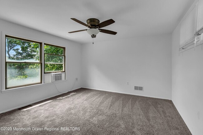 Building Photo - 406 Maple St