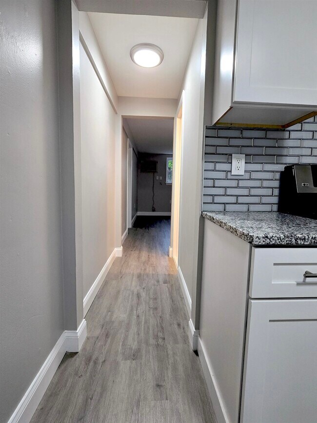 Building Photo - 18 68th St