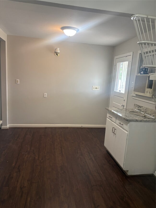 Building Photo - 3002 Carter St