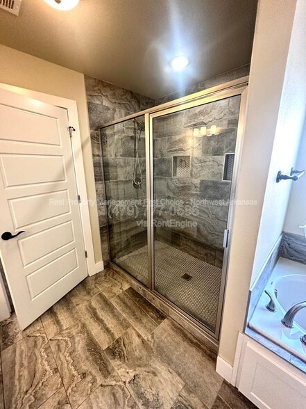 Building Photo - 3600 SW Brittany Rd