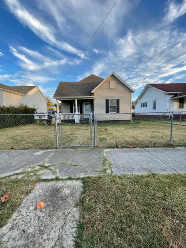 Building Photo - Knoxville 37917 - 2 bedroom, 2 bath home -...