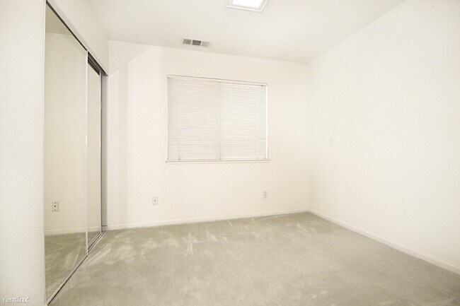 Building Photo - 925 Wilks St
