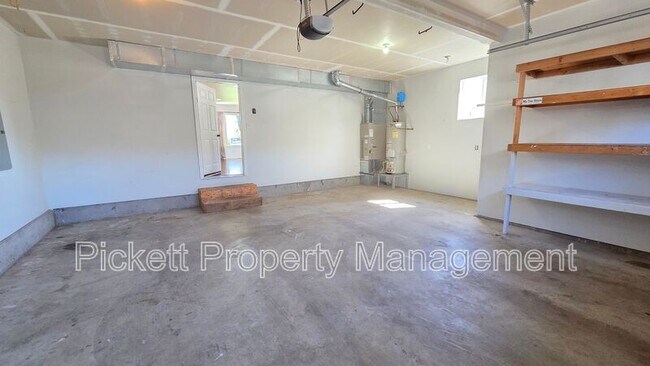 Building Photo - 1733 N Wycoff Ave