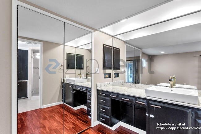 Building Photo - 341 Malcolm Ave