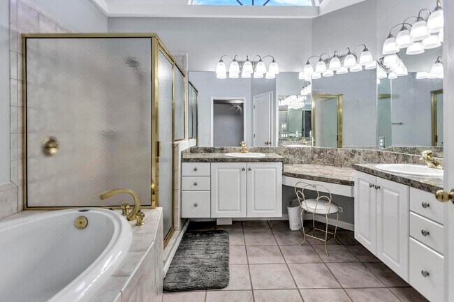 Building Photo - 2127 Lagoon Dr