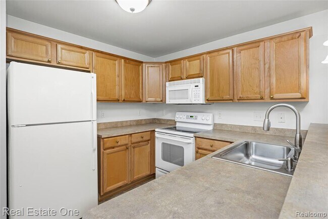 Building Photo - 23102 Alexa Dr