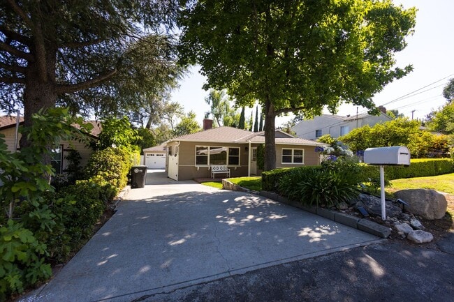 Building Photo - Freshly Renovated 3BR/2BA Pool Home – La Crescenta