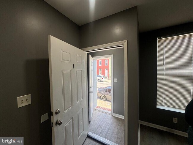 Building Photo - 1108 N Bond St