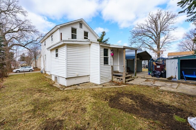 Building Photo - Two Bed One Bath Home in Battle Creek!