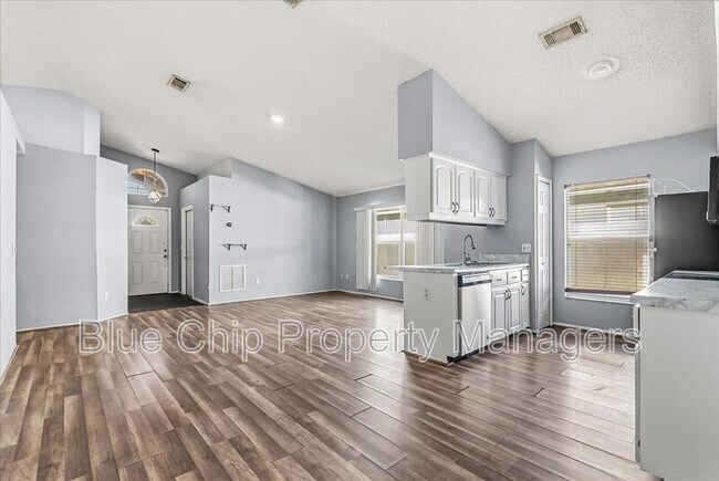 Building Photo - 2229 Hannah Ln