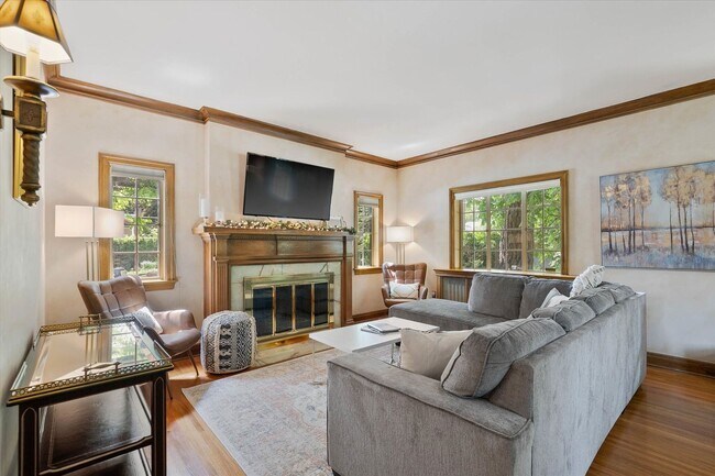 Building Photo - "Luxurious 5-Bedroom Spokane Retreat with Pool, Guest Suite, and Stunning Finishes!"