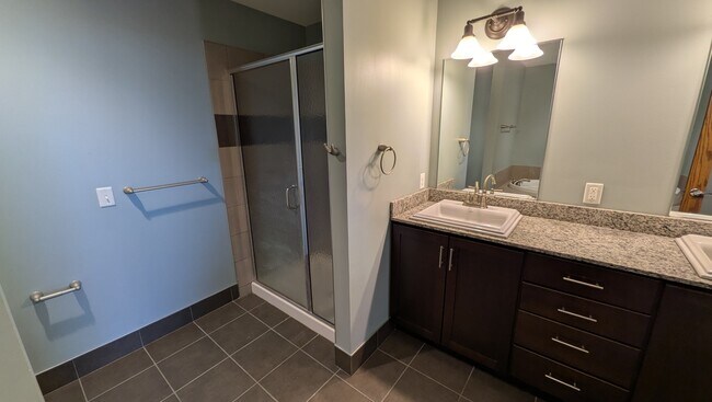 Building Photo - 149 Swan St