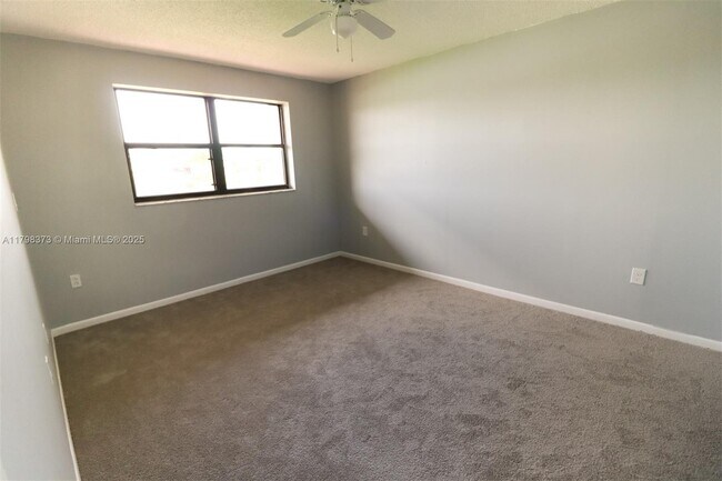 Building Photo - 9779 Nob Hill Ct