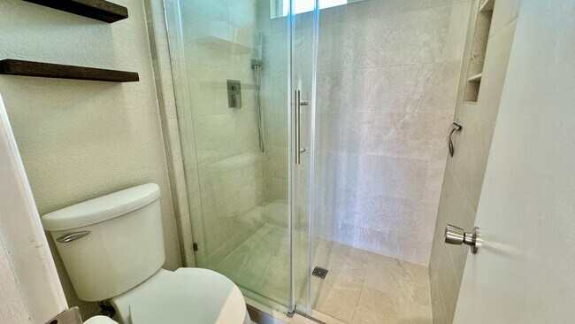 Building Photo - Gorgeous, renovated 4-bedroom home central...