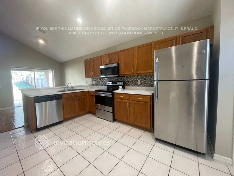 Building Photo - 12840 Kings Lake Dr