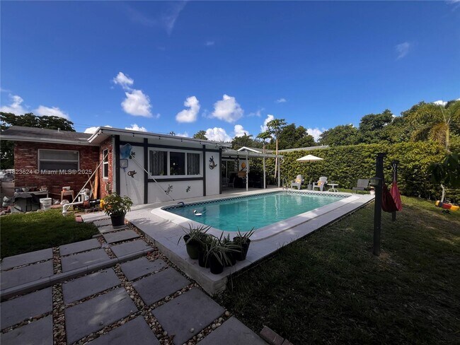 Building Photo - 12381 NW 29th Manor