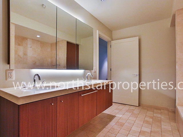 Building Photo - South Waterfront Atwater Perfection