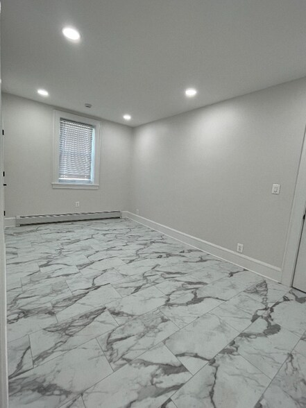 Building Photo - 121 Linden Rd