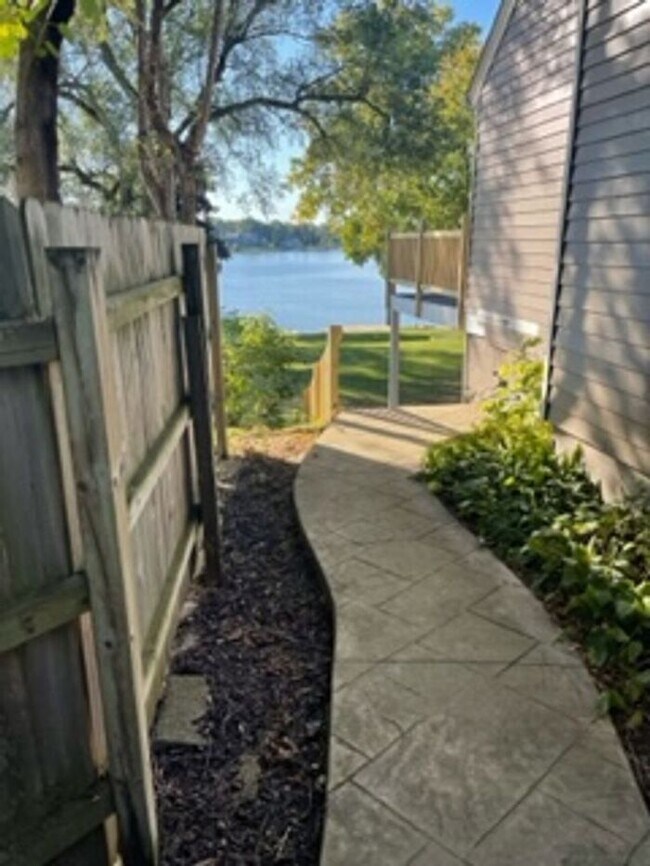 Building Photo - Lake Oakland Lakefront Home - 3 Bedroom 2 ...