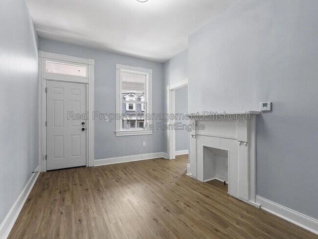 Building Photo - 2721 Cobden St