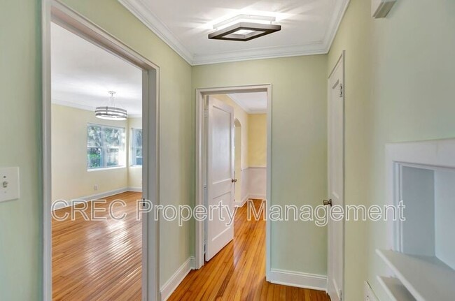 Building Photo - 9 Penn Ave