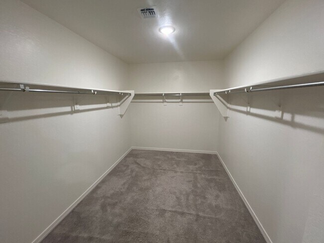 Building Photo - 19233 W Elm St