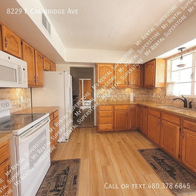 Building Photo - 8229 E Cambridge Ave