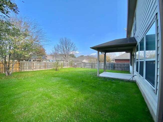 Building Photo - 20412 Farm Pond Ln