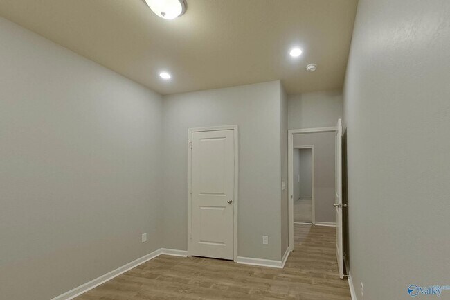 Building Photo - 10685 Bent Brook Dr