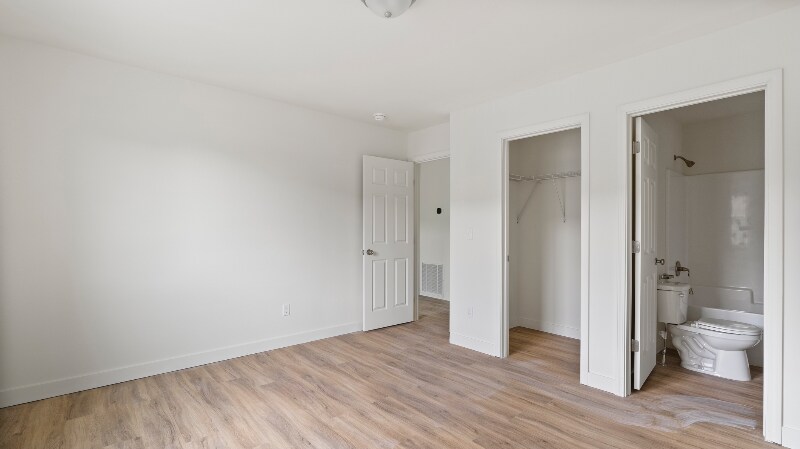 Building Photo - 2625 W Marina Dr