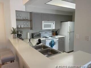 Building Photo - 3021 Alcazar Pl