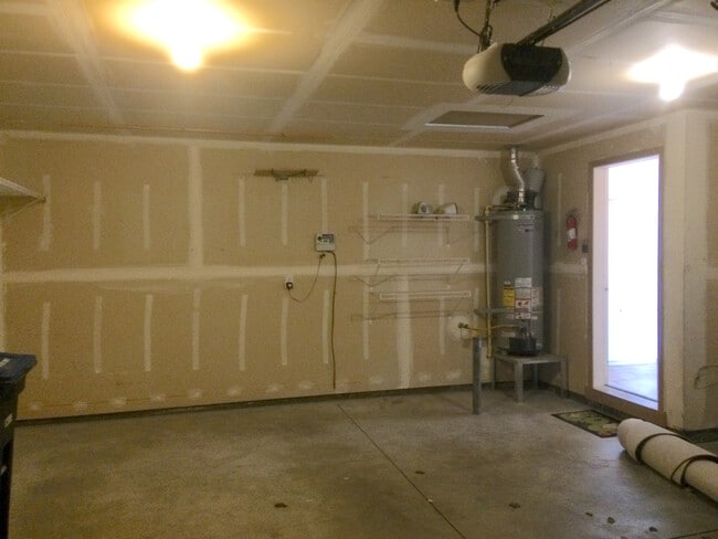 Building Photo - Home for Rent WSG Included!