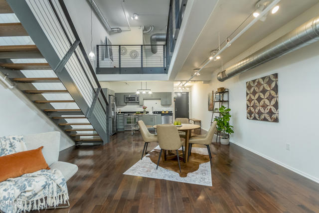 Building Photo - 510 S Hewitt St