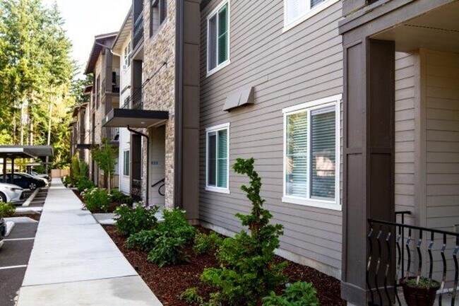 Building Photo - 1 bedroom Townhome with attached garage