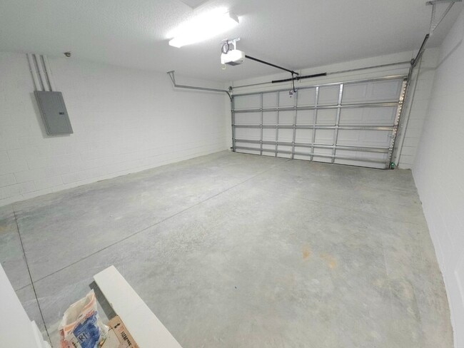 Building Photo - 7649 W Normandy Pl