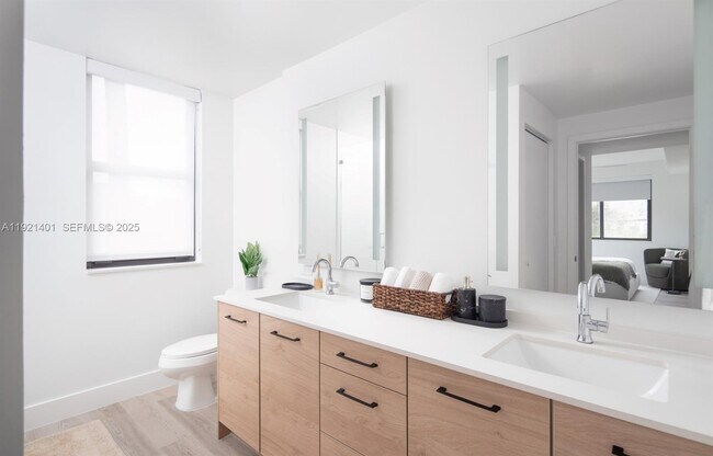 Building Photo - 1874 Heron Club Dr