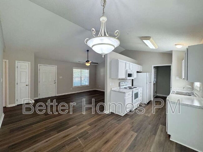 Building Photo - 5949 Presentation St