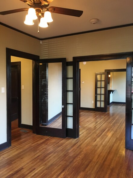 Building Photo - 616 E 7th St