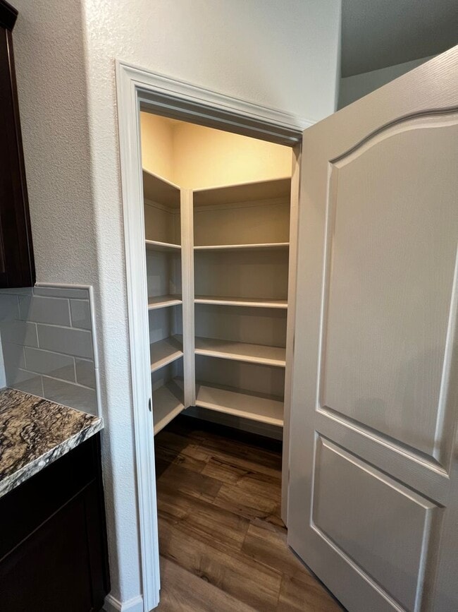 Building Photo - 2035 Greenbriar Dr