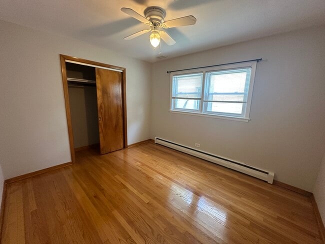 Building Photo - 2023 W Balmoral Ave