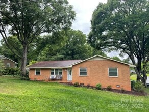 Building Photo - 113 Forest Dr