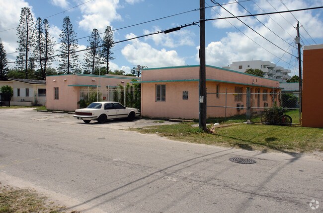 Building Photo - 650 NE 85th St