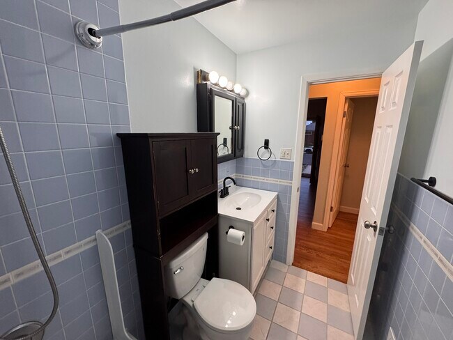 Building Photo - 10859 Murray Dr