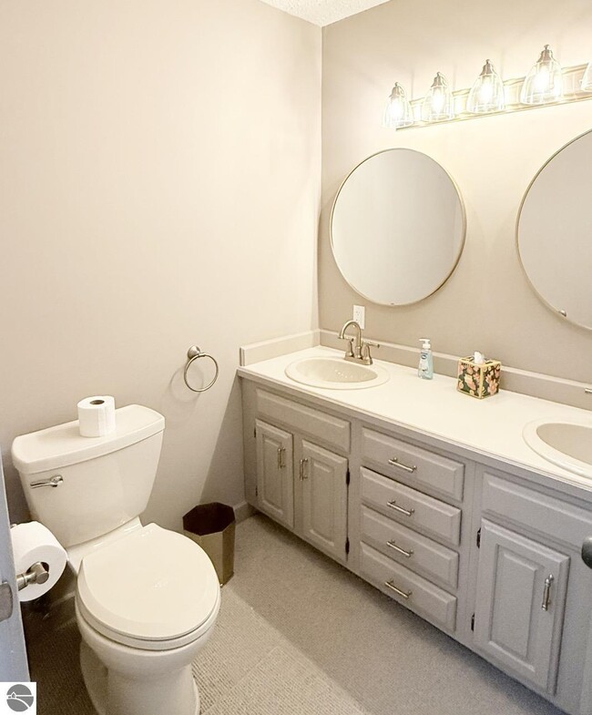 Building Photo - 776 N Yacht Club Dr