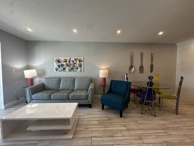 Building Photo - 708 S Tamiami Trl