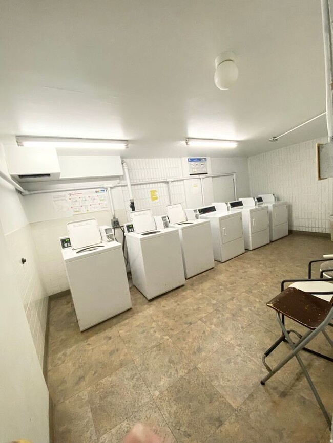 Building Photo - Pearlridge Square - Studio w/bath and 1 as...