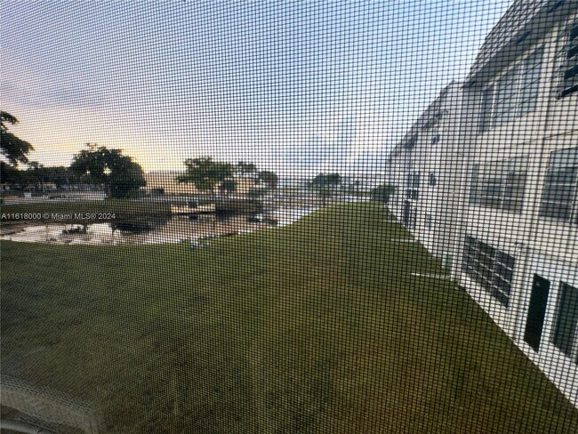 Building Photo - 8100 Sunrise Lakes Blvd